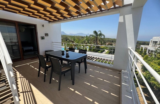 Appartement Penthouse avec vue imprenable sur la mer et la montagne