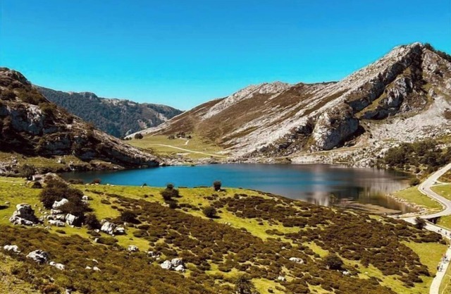 Ático entre las montañas el mar, ideal para desconectar.