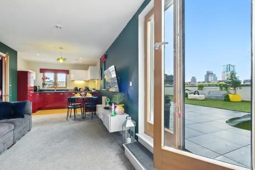 Penthouse Botanica- Wyndale Signature Stays