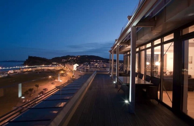 Penthouse Five - Stunning Spacious Apartment with Unrivalled Panoramic Sea Views