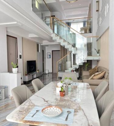 Penthouse Griha, Lazimpat