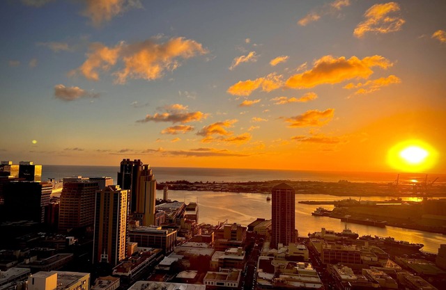 Penthouse In Downtown Honolulu with Private Rooftop Lanai