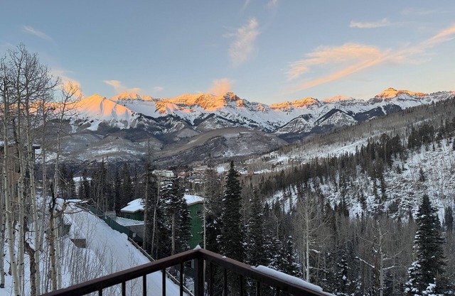 Penthouse Mountain Villa - Ski-in/Ski-out on Sundance run.