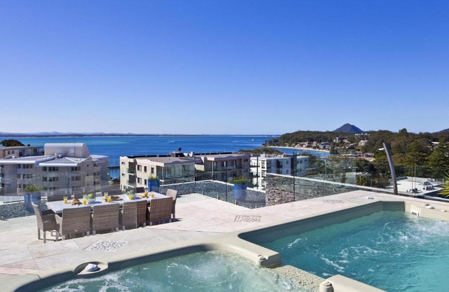 Penthouse Palace - Private Heated Pool and Spa