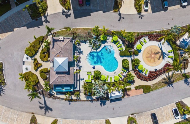 ⚓Penthouse Retreat! Coastal Condo 1 mile to AMI & Beaches⚓