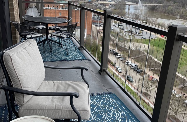 Penthouse - River View, Walk to Restaurants, Brand New, Pet Friendly