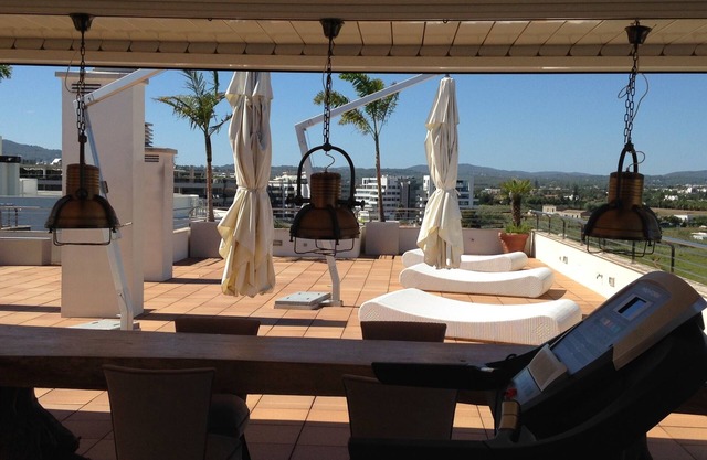 Penthouse super luxe avec terrasse 1600m. q vue sur la mer à Marina Botafoch