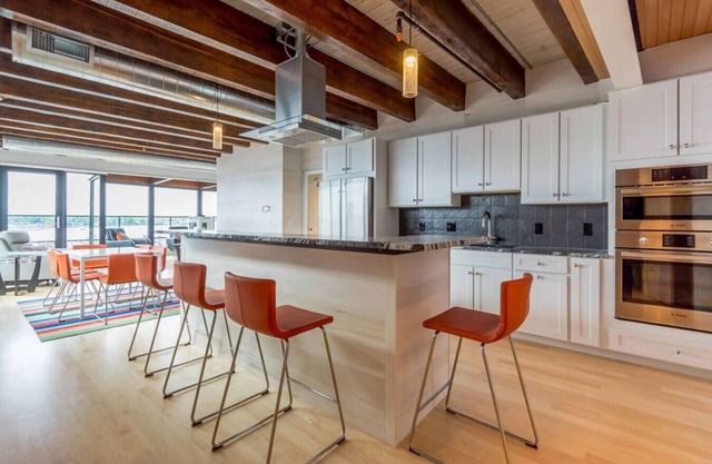 «Henry» Penthouse Suite: Amazing Views, Waterfront, in the heart of the Old Port