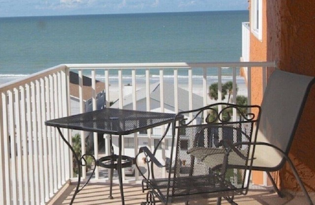 Penthouse avec vue sur le golfe de Steaco et Steps sur la plage, dépêchez-vous!