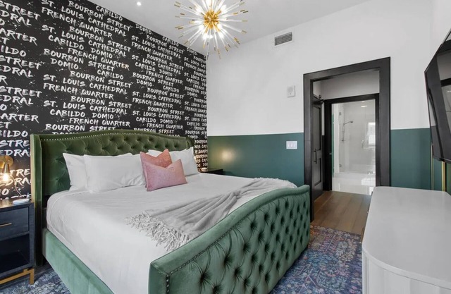 Penthouse with Private Terrace – Downtown Near Superdome ,Amazing Views, Pool Access