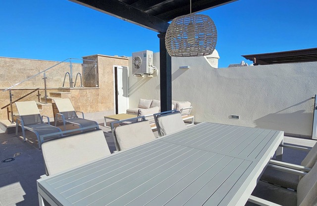 Penthouse avec piscine privée, sur la plage, WIFI