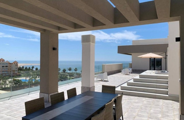 Penthouse With Wide Terrace Next to the Ocean