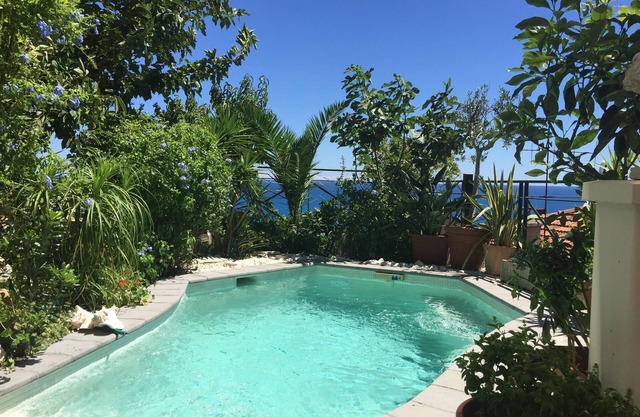 PENTHOUSEAVEC JACUZZI VUE MER ENTRE MONACO ET LA FRONTIERE ITALIIENNE