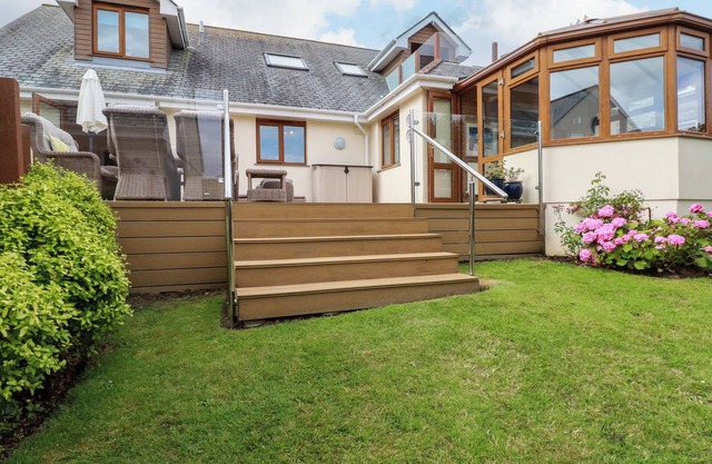 PENTIRE REACH, pet friendly, with open fire in Crantock
