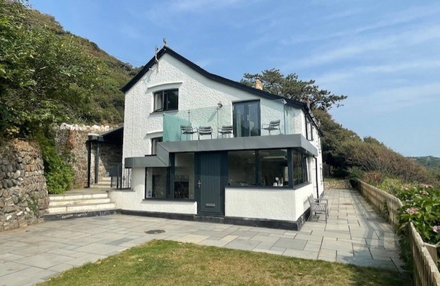 Pentreath is a spacious and stylish five-bedroom retreat sleeping up to 10 guests