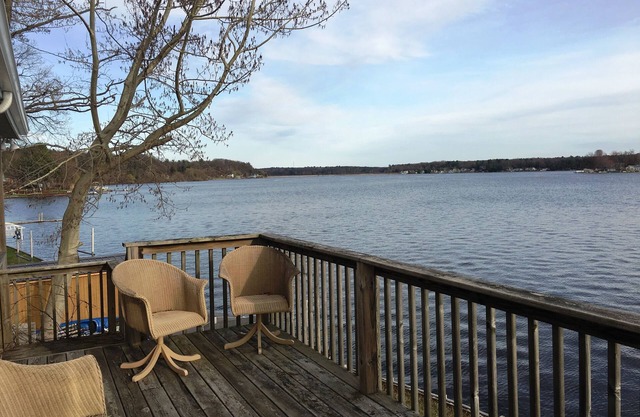 Pentwater Lakehouse, 2 chambres, 2 salles de bain complètes sur le lac Pentwater.