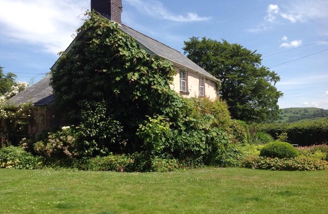 Isolé Cottage d'époque avec vue imprenable sur la vallée pittoresque Dovey