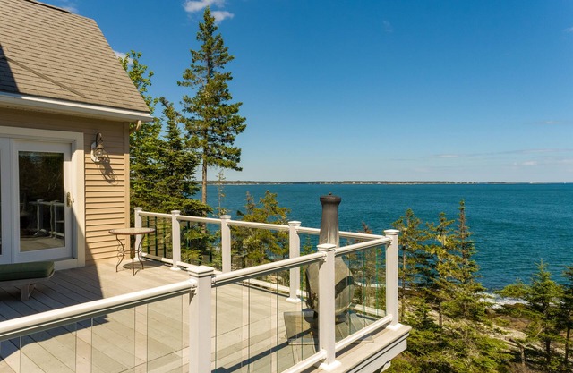 Secluded oceanfront home, stunning views over rocky coast, short walk to beach