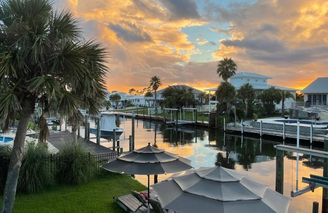 Perdido Key Waterfront Home avec quai sur le canal