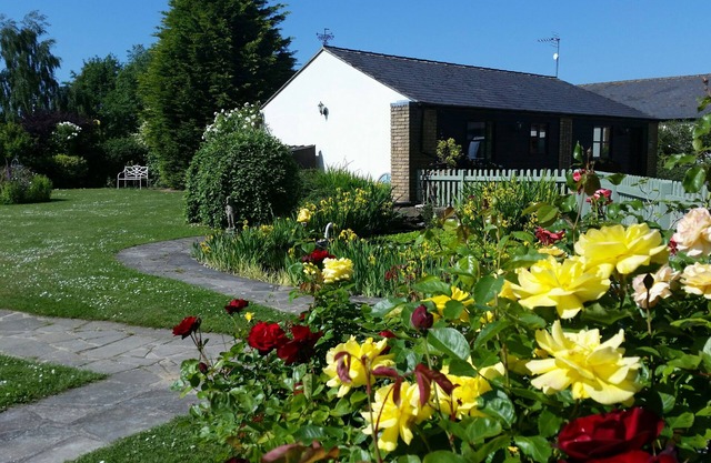 Perfect 2 bedroom pet-friendly family holiday home at Hawthorn Farm, Kent