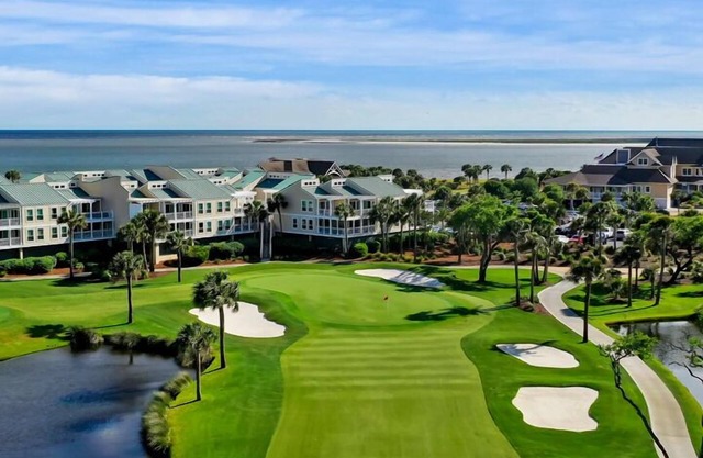 PERFECT 2BR Seabrook Getaway, Pool Access, Golf View, One Block to Beach & Club!