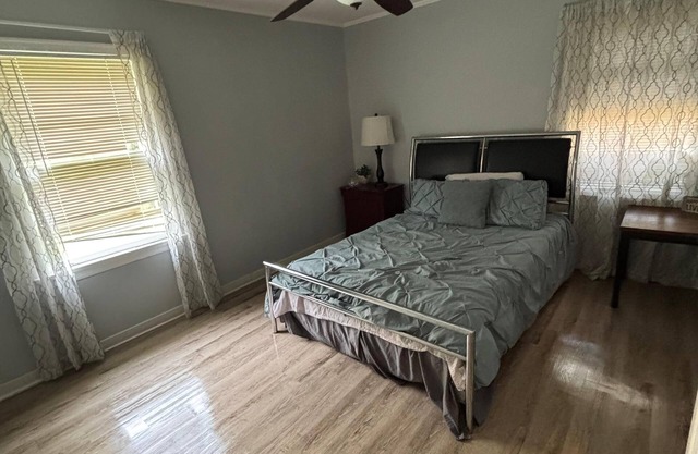 "Perfect 4BR Spot for Game Days or Group Stays"