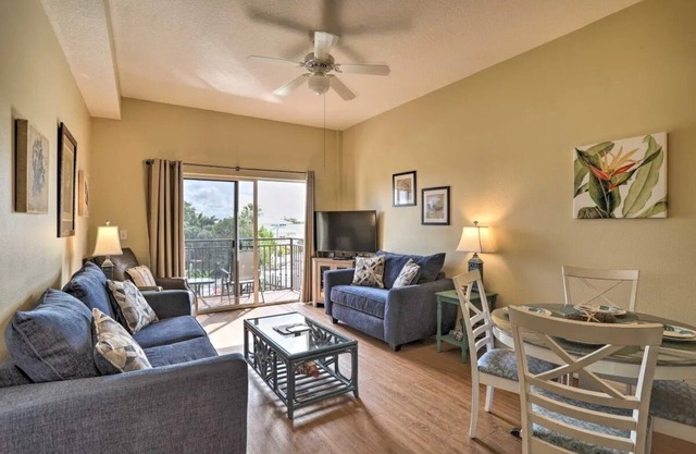 Perfect Beach Condo! Steps from Beach and Dining~Open Post Hurricanes!