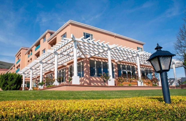 Your Relaxing Getaway Awaits! Kitchenette, Onsite Swimming Pool, Free Parking