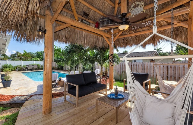 Parfait Beach House! Grande 3/2 w / piscine chauffée, Lanai couvert & 2M de la plage