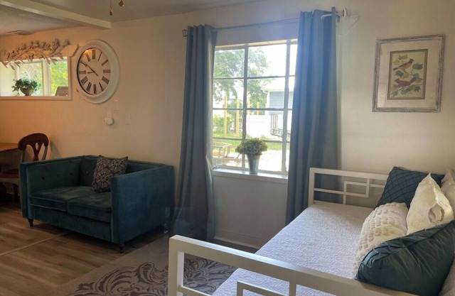 Perfect Beach Location Great Monthly rate