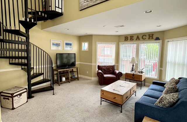 Parfait Beachtown Home Away From Home!