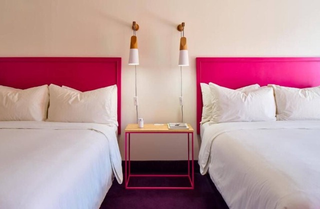 Perfect Bonding Experience with Family & Friends! Four Poolside Units to stay!