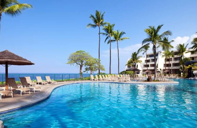 Perfect Choice For Your Next Hawaiian Getaway! 2 Pools, Game Room, Watersports!