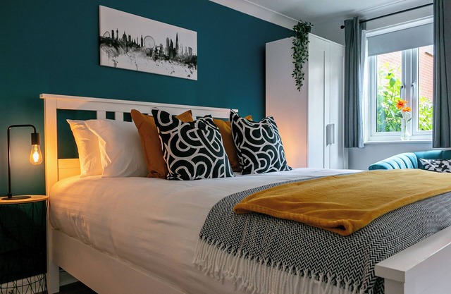 Perfect City Studio in Hatfield - Free Parking - Great Connections to London