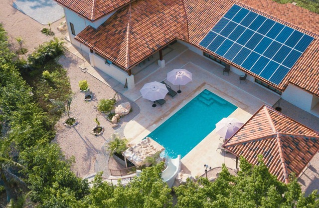 Belle maison moderne de 5 chambres à coucher, à pied de la plage