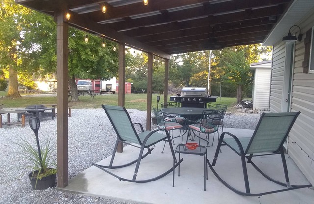 Perfect Family Getaway walking distance to boat dock and Norfork Lake.