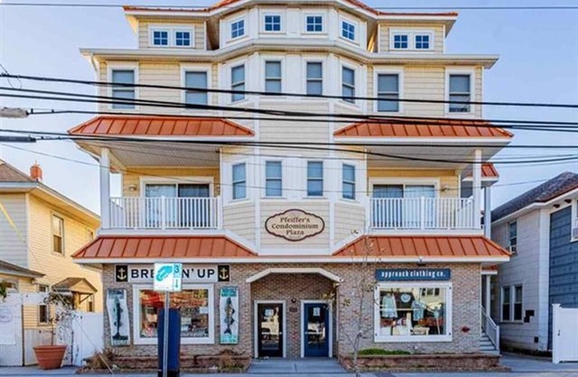 Perfect Family Getaway in the Heart of Town – Steps to the Beach!