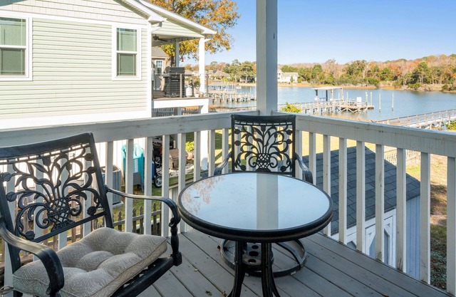 Perfect family get away on the Intercoastal Waterway! Steps from the ocean views
