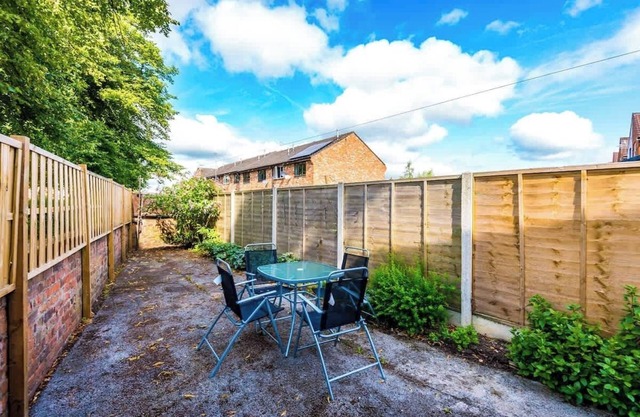 Perfect for business & large groups, sleeps 8!