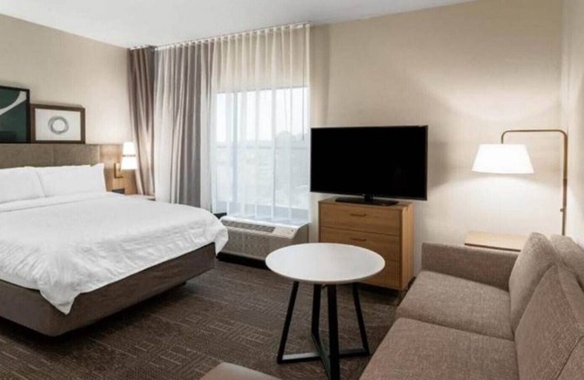 Perfect for Corporate Travelers w/ Workspace!