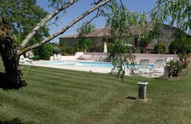 Maison de charme, très bien équipée avec tennis privé et piscine chauffée