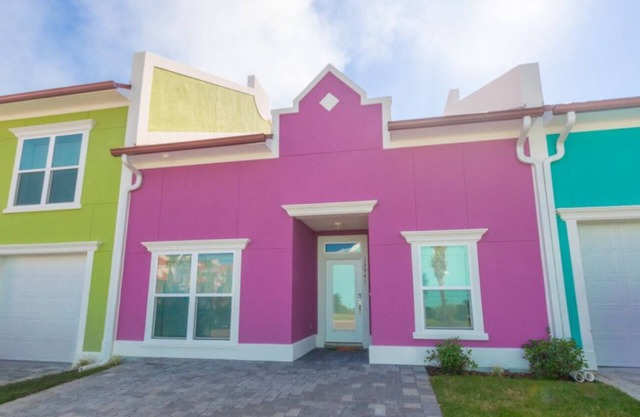Private beach, Pool, Game Room, all King beds! PERFECT for families!