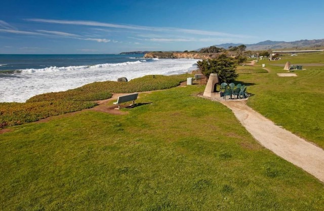 Perfect for Family Oceanfront Getaway! 3 Units | 2 Queen Beds Room | Pool