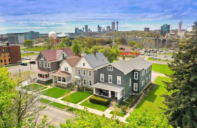 Perfect for Groups | 10BR Sleeps 26 by Falls & Fun