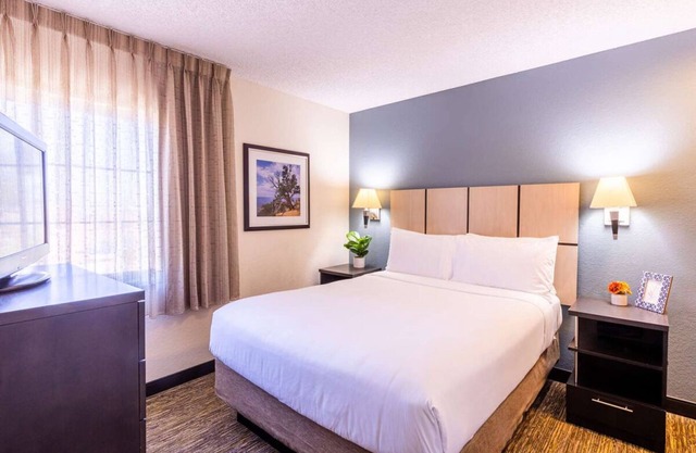 Perfect for Groups! 3 Pet-friendly Units with Full Kitchens, Picnic Area!
