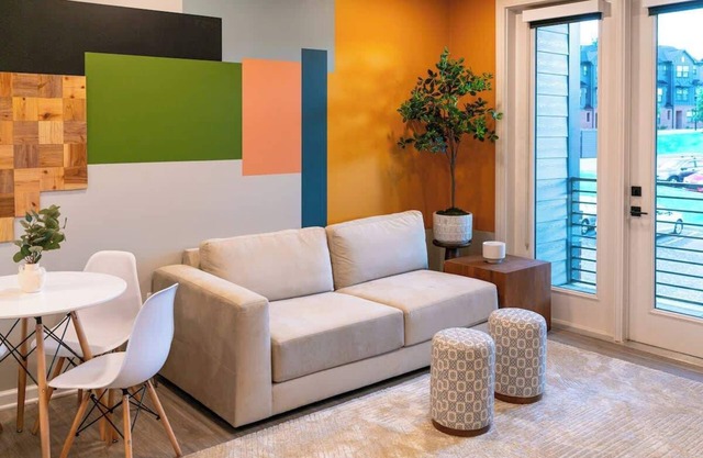 Perfect for long stays, walk to downtown, king bed