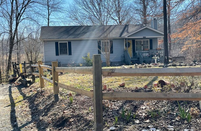 Cozy Country setting with comforts of home