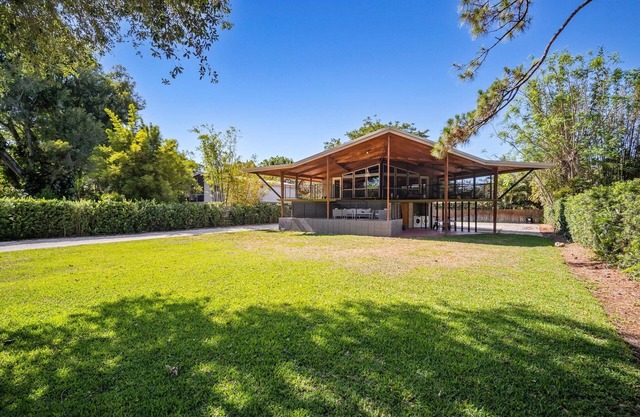 Perfect for multi-generational living, pool home, pet-friendly, 10 mins to DTSP