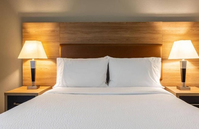 Perfect for Spending Quality Downtime, 2 Rooms, Minutes to Savannah Beach!
