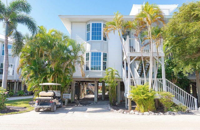 Parfait pour deux! Cette jolie villa avec une vue imprenable sur le golfe! A3411A